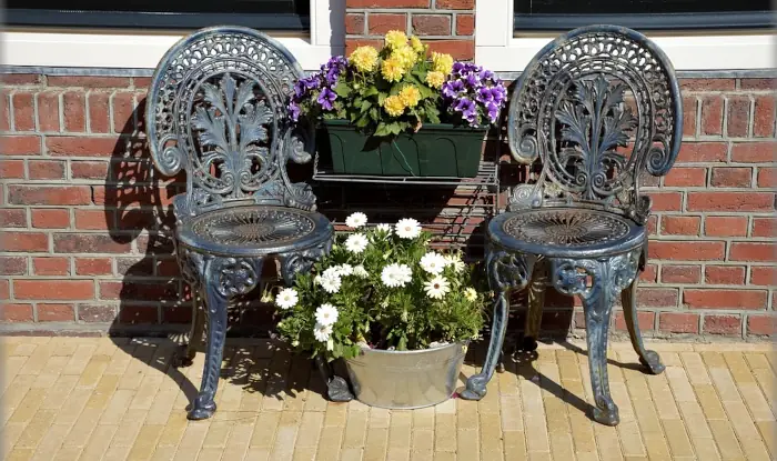 6 Great Ideas for Styling Cast Aluminum Patio Furniture 04